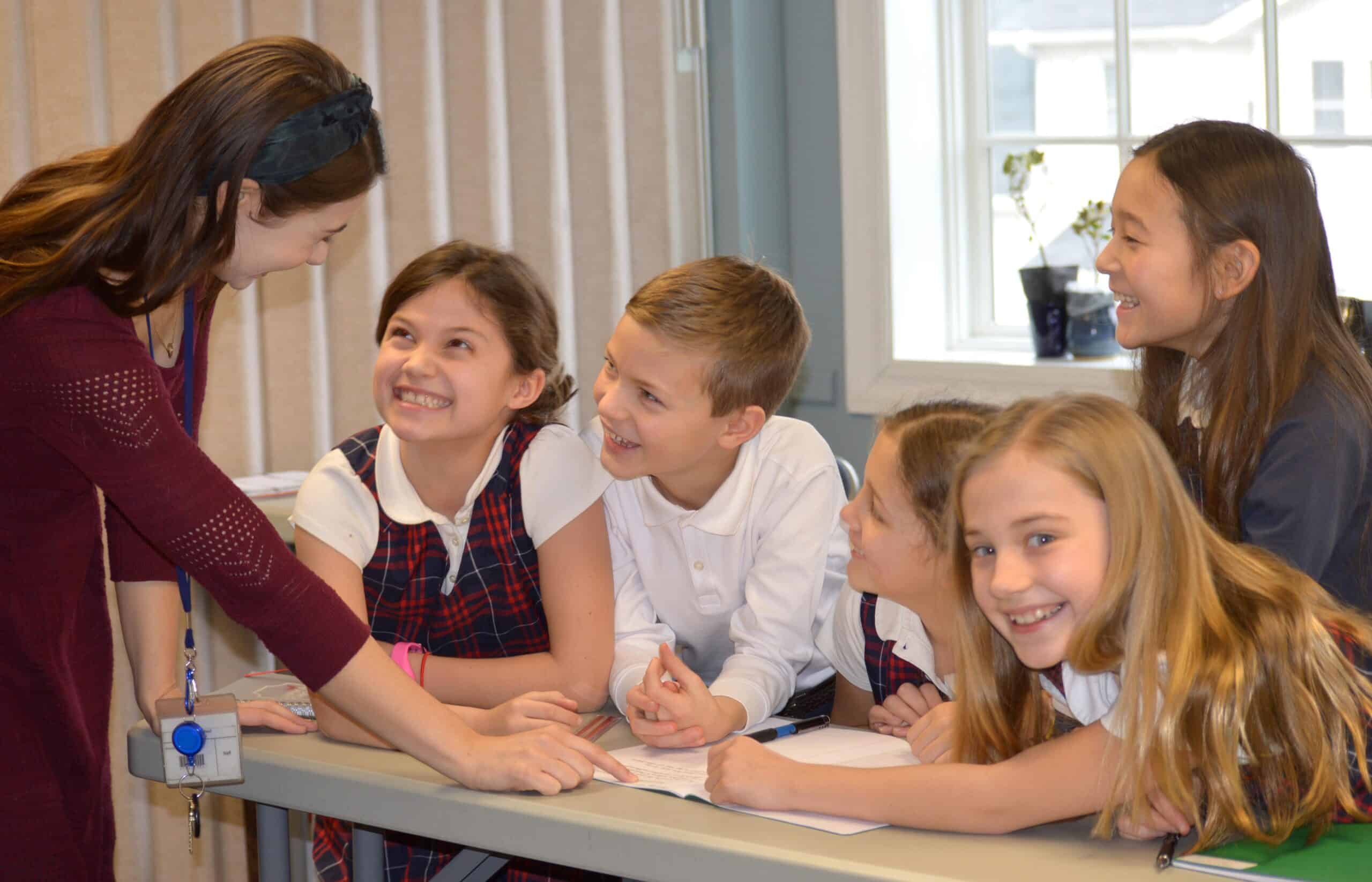 Pay attention to the interaction between teachers and students.